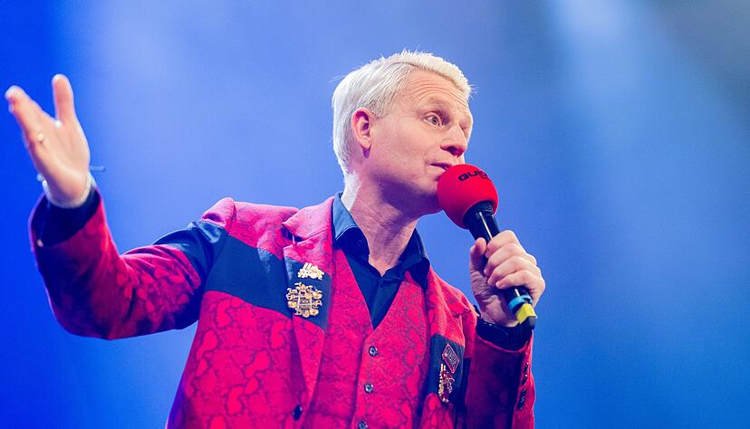 Dass der Karneval dieses Jahr parallel zum Bundestagswahlkampf stattfindet, sieht Guido Cantz als Herausforderung (Archivbild).