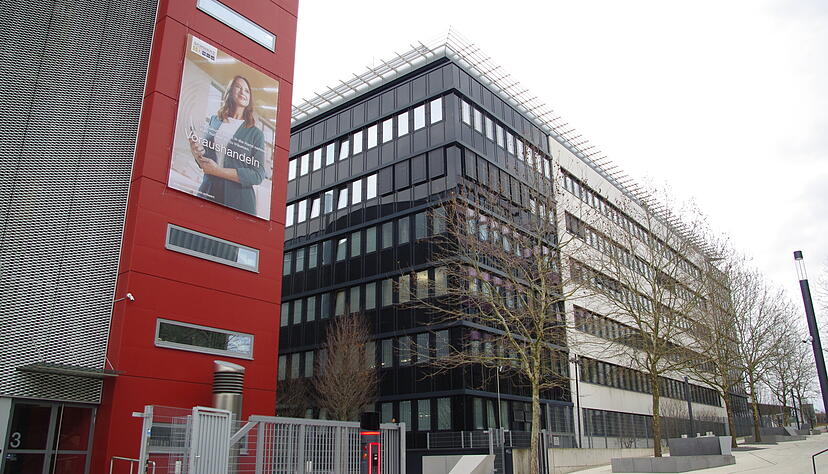 Áuf die Schwarz-Gruppe, hier die Zentrale am Neckarsulmer Stiftsberg, ist noch Verlass: Sie hat auch in diesem Jahr die meisten zusätzlichen Beschäftigten eingestellt. Áuf die Schwarz-Gruppe, hier die Zentrale am Neckarsulmer Stiftsberg, ist noch Verlass: Sie hat auch in diesem Jahr die meisten zusätzlichen Beschäftigten eingestellt.