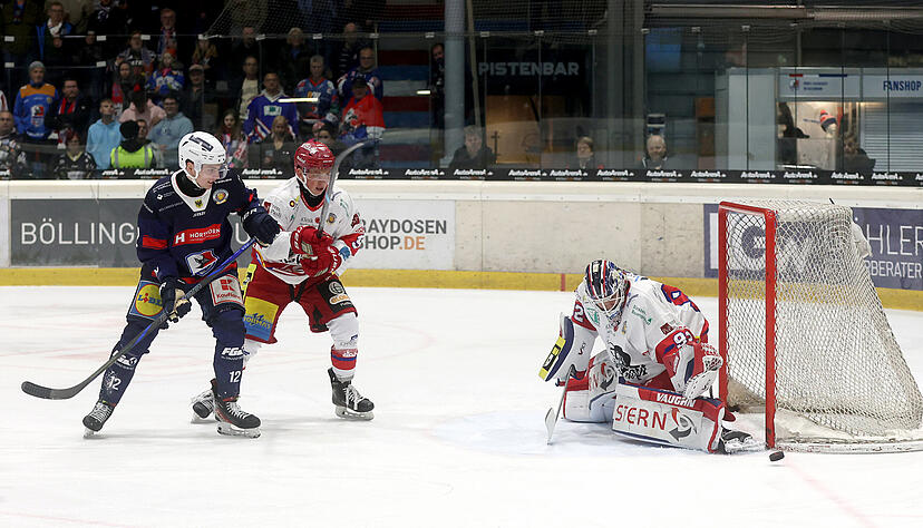 Das erste Heimspiel gegen Deggendorf verloren Vincent Jiranek (links) und die Heilbronner Falken Anfang Oktober mit 2:5. Das erste Heimspiel gegen Deggendorf verloren Vincent Jiranek (links) und die Heilbronner Falken Anfang Oktober mit 2:5.