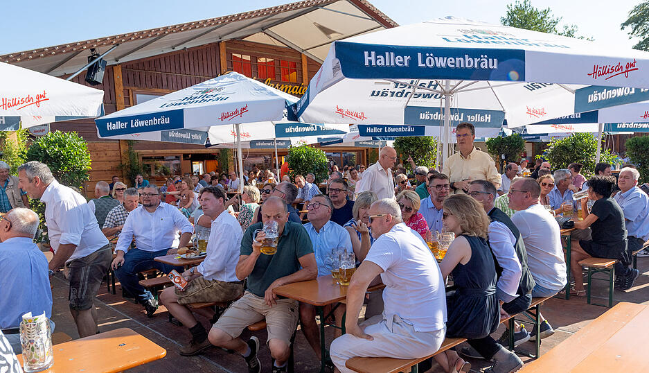 Das Heilbronner Volksfest ist seit Freitag, 4. Juli, eröffnet. Die Theresienwiese verwandelt sich bis zum 13. Juli in ein buntes Areal mit über 100 Attraktionen, Live-Musik und Göckele.
