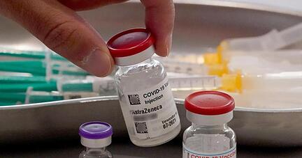 Es gibt neue Warnhinweise f&uuml;r die verschiedenen Corona-Impfstoffe. Heftige Nebenwirkungen sind aber sehr selten.