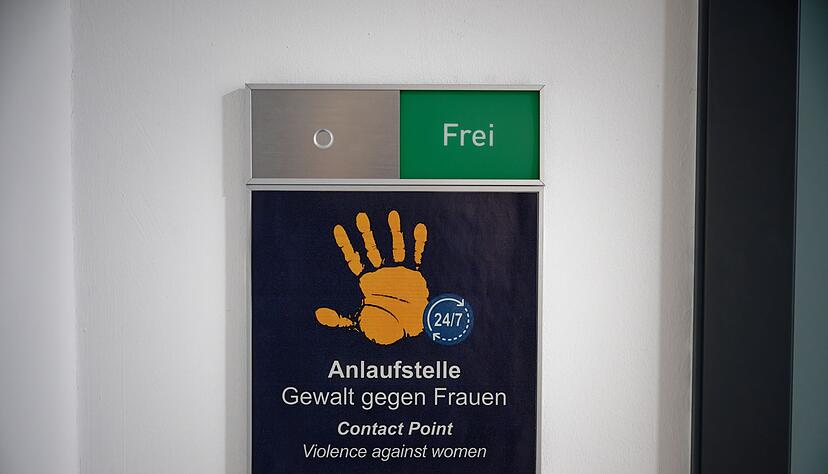 Nur wenige Vergewaltigungen werden zur Anzeige gebracht. Am K&ouml;lner Hauptbahnhof und am Berliner Ostbahnhof gibt es bei der Bundespolizei Anlaufstellen f&uuml;r Frauen, die Opfer von Gewalt geworden sind. (Symbolbild)