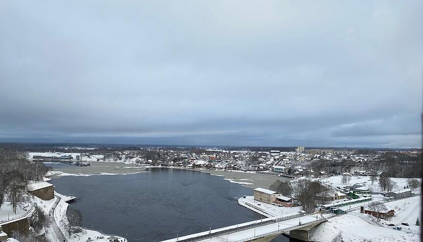 Vor allem baltische Staaten wie Estland - hier im Bild eine Grenzbr&uuml;cke von der Stadt Narva nach Russland - gelten als m&ouml;gliches Angriffsziel. (Archivbild)