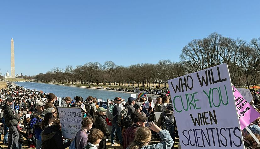 Sorge um K&uuml;rzungen treibt Wissenschaftler auf die Stra&szlig;e