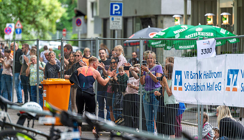 Beim Heilbronner Triathlon werden dieses Jahr rund 1500 Athleten und 7000 Zuschauer erwartet. Den ganzen Tag über kommt es rund um die Strecke zu Umleitungen. Beim Heilbronner Triathlon werden dieses Jahr rund 1500 Athleten und 7000 Zuschauer erwartet. Den ganzen Tag über kommt es rund um die Strecke zu Umleitungen.