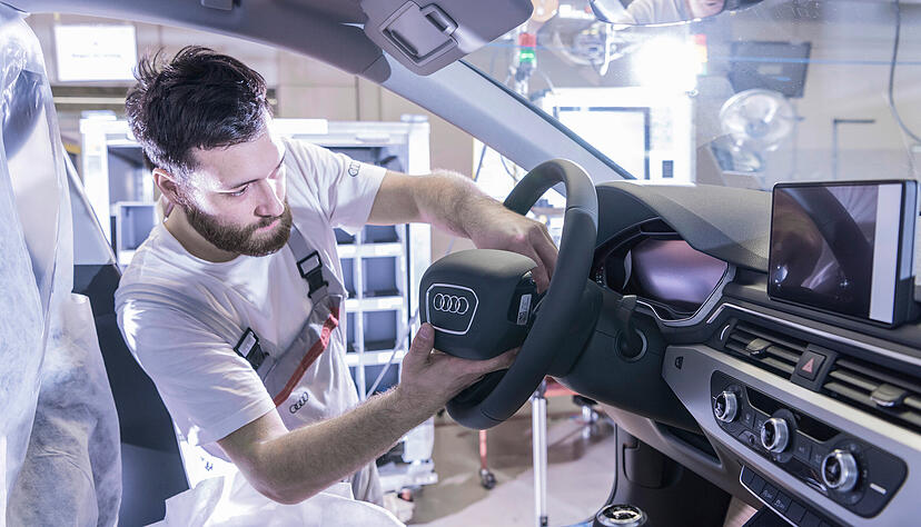 Airbags, die unter anderem im Lenkrad eingebaut werden, k&ouml;nnen bei einem Unfall lebensrettend sein. Nun m&uuml;ssen im VW-Konzern ausgerechnet wegen Airbags zahlreiche Autos zur&uuml;ckgerufen werden.