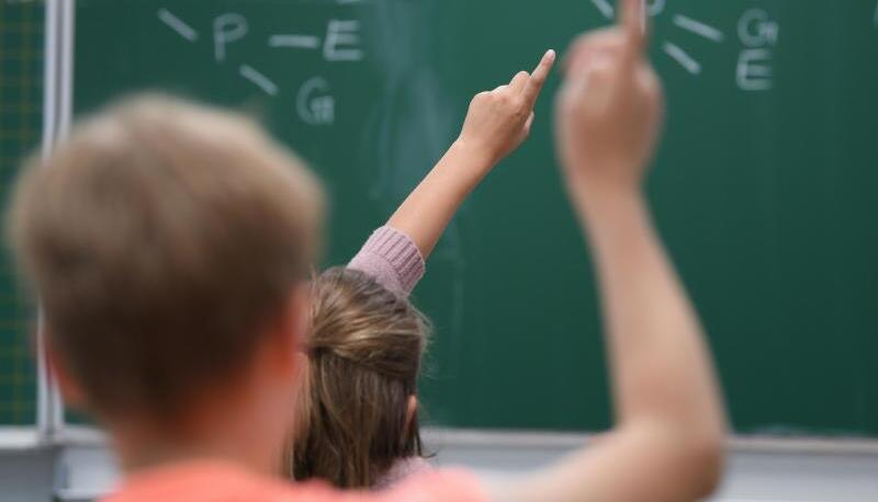 Für bestimmte Schüler soll es in den letzten beiden Wochen der Sommerferien zum Nachhilfeunterricht gehen. Foto: dpa Für bestimmte Schüler soll es in den letzten beiden Wochen der Sommerferien zum Nachhilfeunterricht gehen. Foto: dpa