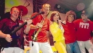 Die Blaumeisen sorgten am Samstagabend für Stimmung im Festzelt. Die Musiker aus Nürtingen waren zum ersten Mal beim Pfingstmusikfest.Foto: Hans Posovszky Die Blaumeisen sorgten am Samstagabend für Stimmung im Festzelt. Die Musiker aus Nürtingen waren zum ersten Mal beim Pfingstmusikfest.Foto: Hans Posovszky