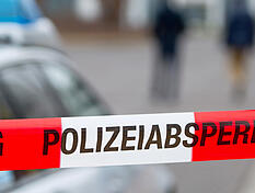 Die Polizei hat wegen gefälschter Sprachzertifikate Schulen, Geschäftsräume und Wohnungen im Raum Stuttgart und Heilbronn sowie in Frankfurt durchsucht. (Symbolbild)