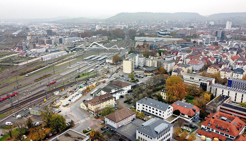 Das Gebiet um den Heilbronner Reisebusbahnhof, wo derzeit viele Baucontainer für den Stadtbahn-Gleisbau stehen, wird zum Sanierungsgebiet. Das Gebiet um den Heilbronner Reisebusbahnhof, wo derzeit viele Baucontainer für den Stadtbahn-Gleisbau stehen, wird zum Sanierungsgebiet.