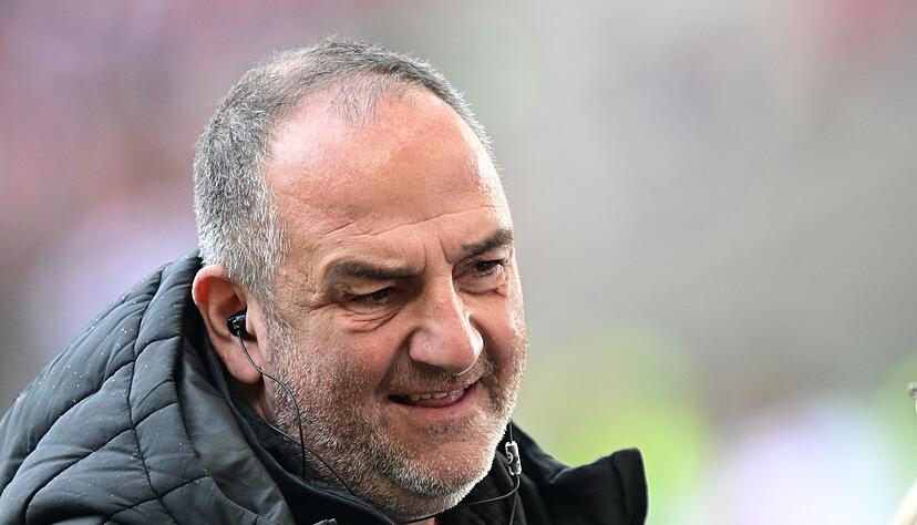 Heidenheims Trainer Frank Schmidt musste unter anderen auf Offensivkraft Sirlord Conteh verzichten. Heidenheims Trainer Frank Schmidt musste unter anderen auf Offensivkraft Sirlord Conteh verzichten.