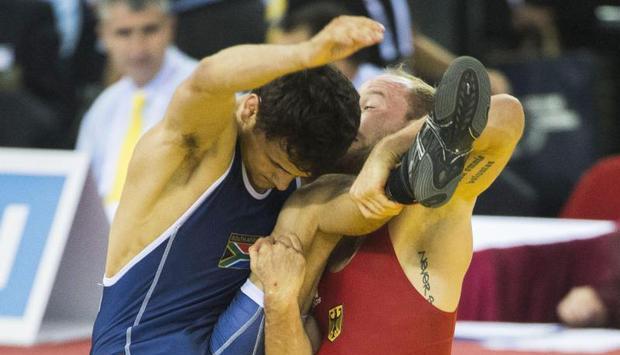 Marcel Ewald (r) setzte sich zuvor gegen den Südafrikaner Marco Coetzee durch. Foto: Tibor Illyes Marcel Ewald (r) setzte sich zuvor gegen den Südafrikaner Marco Coetzee durch. Foto: Tibor Illyes