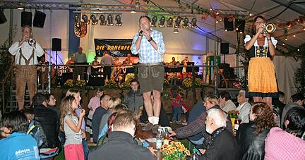 Ausgelassene Stimmung beim Weibertreuherbst: Ein Foto aus einer Zeit, also noch niemand ahnte, dass ein Virus die Traditionsveranstaltung verhindert.
Foto: Archiv Ausgelassene Stimmung beim Weibertreuherbst: Ein Foto aus einer Zeit, also noch niemand ahnte, dass ein Virus die Traditionsveranstaltung verhindert.
Foto: Archiv