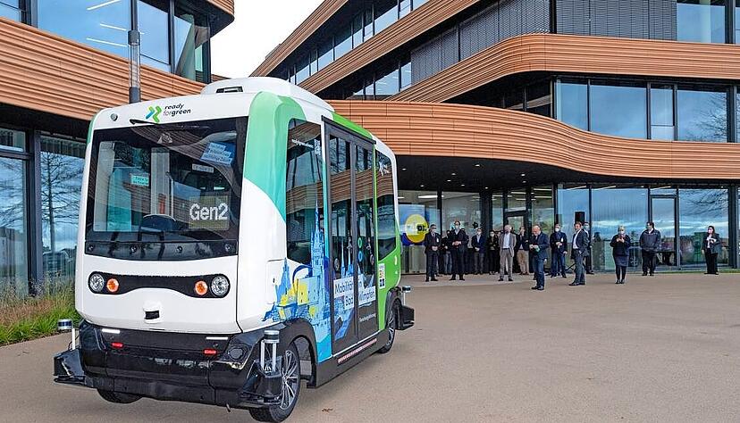 Ein kleiner Bus ist eine Zeitlang selbstst&auml;ndig in Bad Wimpfen zwischen Lidl-Zentrale und Bahnhof unterwegs gewesen, mit einem Assistenten vor Ort. Damit hat die Hochschule Heilbronn geforscht.