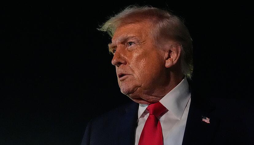 US-Präsident Donald Trump ruft die Menschen im Iran auf, ihre Führung zu stürzen. US-Präsident Donald Trump ruft die Menschen im Iran auf, ihre Führung zu stürzen.