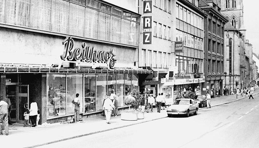 Im Mai 2007 wurden die Beilharz-Gebäude abgerissen. Der neue Einkaufskomplex auf dem Klosterhof-Areal öffnete im März 2009.Foto: Andreas Veigel