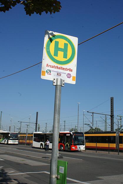 Am Busbahnhof neben dem Heilbronner Hauptbahnhof wurde eine Ersatzhaltestelle eingerichtet.