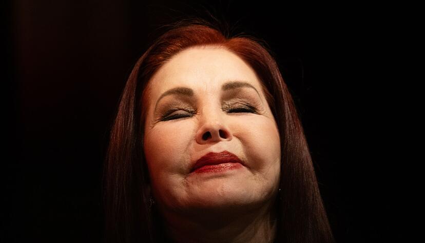 Priscilla Presley bringt mit 80 Jahren neue Memoiren heraus. Priscilla Presley bringt mit 80 Jahren neue Memoiren heraus.