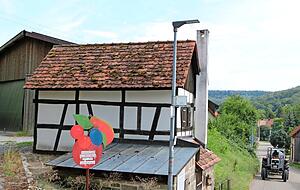 Unter einem Dach: Das ehemalige Gefängnis mit Brennerei in Harsberg, heute ein Kulturdenkmal. Foto: Bettina Hachenberg
