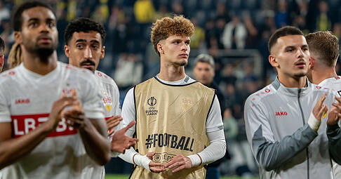 Lazar Jovanovic hat beim VfB Stuttgart bislang kaum Einsatzminuten bekommen. Das hat mehrere Gründe. Im Winter könnte es zu einer Leihe kommen.