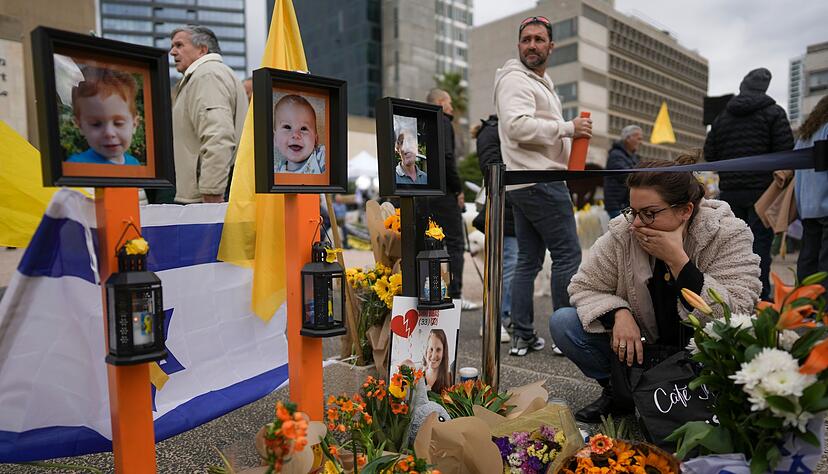 Kfir war zum Zeitpunkt seiner Entf&uuml;hrung und seines Todes noch ein Baby, sein Bruder Ariel vier Jahre alt.