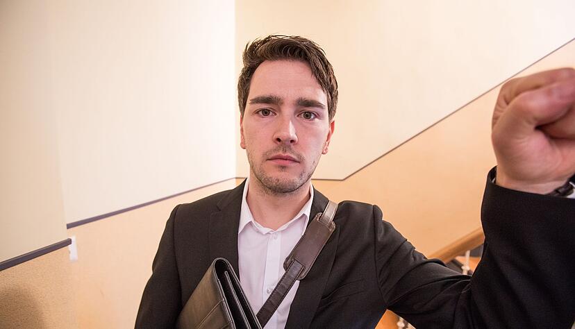 Gilt nicht nur online oder per Telefon: Das 14-t&auml;gige Widerrufsrecht greift auch bei Vertr&auml;gen, die an der Haust&uuml;r abgeschlossen wurden.