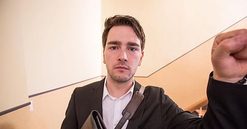 Gilt nicht nur online oder per Telefon: Das 14-t&auml;gige Widerrufsrecht greift auch bei Vertr&auml;gen, die an der Haust&uuml;r abgeschlossen wurden.