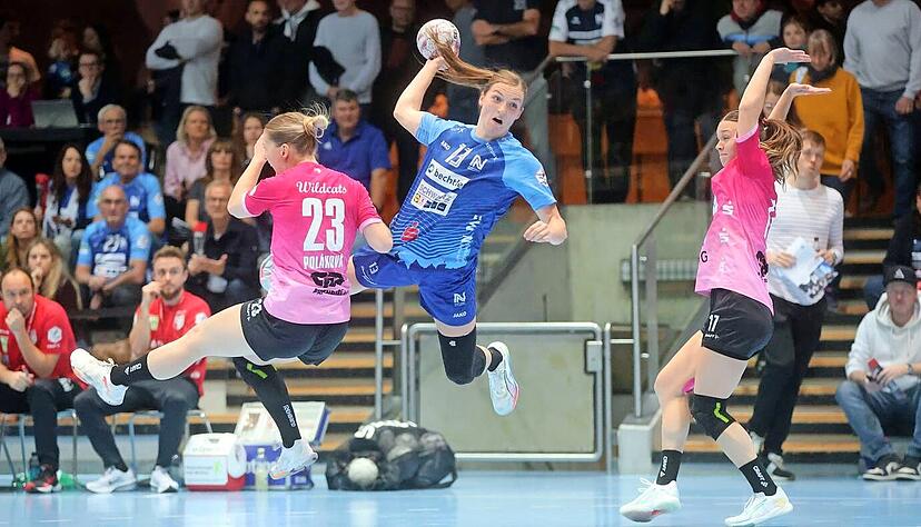 Aktivposten mit magerer Trefferquote: 16 Abschl&uuml;sse nahm sich Alicia Soffel gegen Union Halle-Neustadt. Ihre sechs Tore waren aber am Ende wertlos. Foto: Ralf Seidel