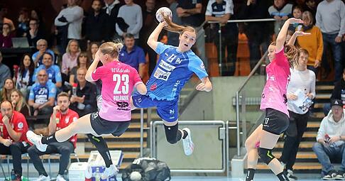 Aktivposten mit magerer Trefferquote: 16 Abschl&uuml;sse nahm sich Alicia Soffel gegen Union Halle-Neustadt. Ihre sechs Tore waren aber am Ende wertlos. Foto: Ralf Seidel