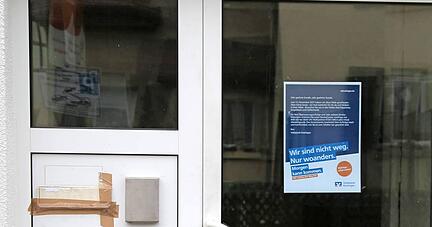 Frequenz zu gering: Die Volksbank Kraichgau hat ihre Filiale in Heinsheim Mitte November geschlossen. Die Suche nach einem geeigneten Standort für einen Geldautomaten verlief bislang erfolglos.
Foto: Franz Theuer Frequenz zu gering: Die Volksbank Kraichgau hat ihre Filiale in Heinsheim Mitte November geschlossen. Die Suche nach einem geeigneten Standort für einen Geldautomaten verlief bislang erfolglos.
Foto: Franz Theuer