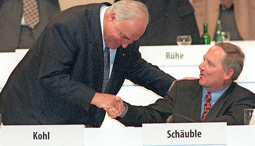 Unter dem Kanzler Helmut Kohl war Wolfgang Schäuble Chef des Kanzleramts in Bonn. Später war er CDU-Chef.