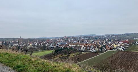 Ein beliebter Treffpunkt an Silvester: Von der Katharinenstra&szlig;e bietet sich ein weiter Blick &uuml;ber Lauffen und dar&uuml;ber hinaus.