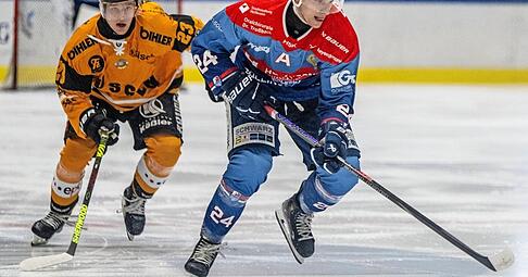 Corey Mapes (rechts) freut sich, ein Teil des Neustarts der HEC Falken zu sein. &bdquo;Es ist jetzt wichtig, dass wir auch sportlich zu &uuml;berzeugen wissen&ldquo;, sagt er im Gespr&auml;ch.
.Foto: Christiana Kunz