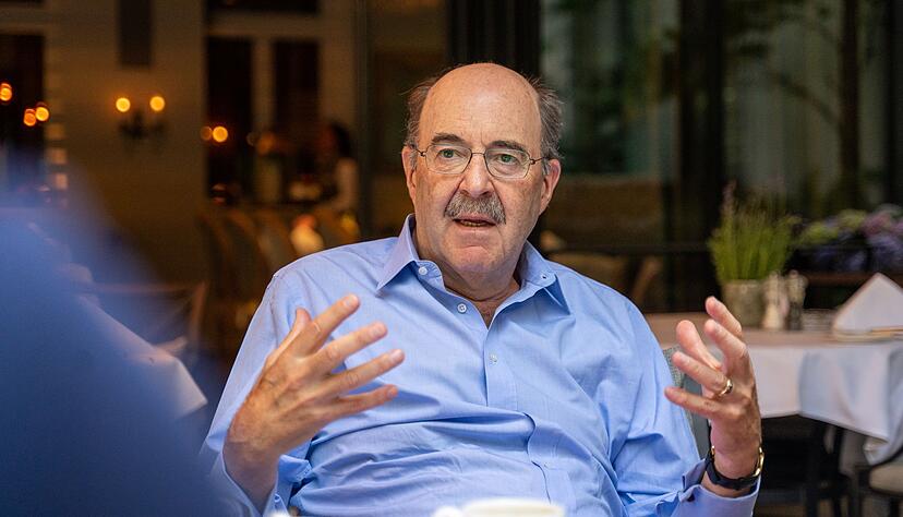 Fritz von Thurn und Taxis liebt Schokolade. Fritz von Thurn und Taxis liebt Schokolade.