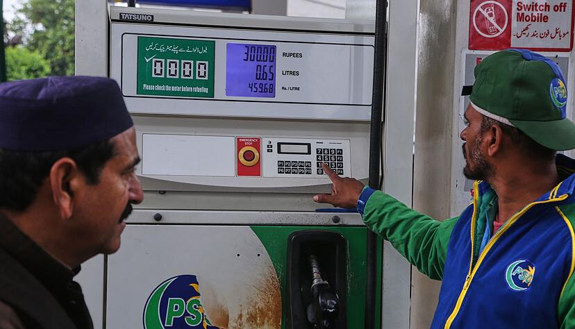 Spritpreise in Pakistan steigen wegen der Folgen des Iran-Kriegs massiv.