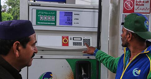 Spritpreise in Pakistan steigen wegen der Folgen des Iran-Kriegs massiv.