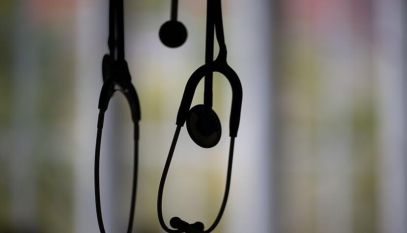 Wer direkt zum Facharzt will, soll dafür zahlen müssen - jedenfalls wenn es nach dem Chef der Kassenärztlichen Bundesvereinigung (KBV), Andreas Gassen, geht. (Symbolbild) Wer direkt zum Facharzt will, soll dafür zahlen müssen - jedenfalls wenn es nach dem Chef der Kassenärztlichen Bundesvereinigung (KBV), Andreas Gassen, geht. (Symbolbild)