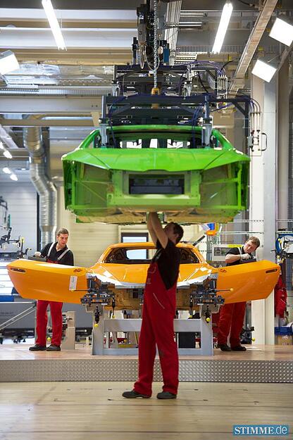 Audi AG in Heilbronn am 10.06.2014: Karosseriefertigung f&uuml;r Lamborghini.
