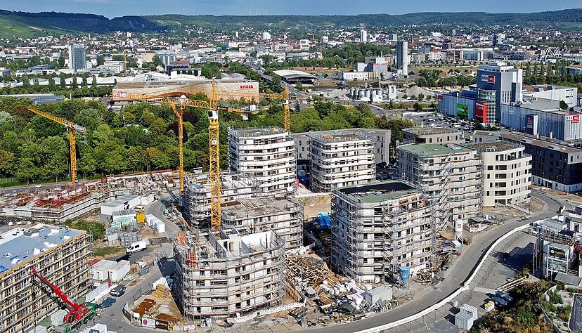 Bis zum Jahr 2025 soll das Baugebiet Hochgelegen, die größte zusammenhängende Quartiersentwicklung in der Geschichte der Stadtsiedlung, abgeschlossen sein. Es entstehen 749 Wohnungen. Bis zum Jahr 2025 soll das Baugebiet Hochgelegen, die größte zusammenhängende Quartiersentwicklung in der Geschichte der Stadtsiedlung, abgeschlossen sein. Es entstehen 749 Wohnungen.