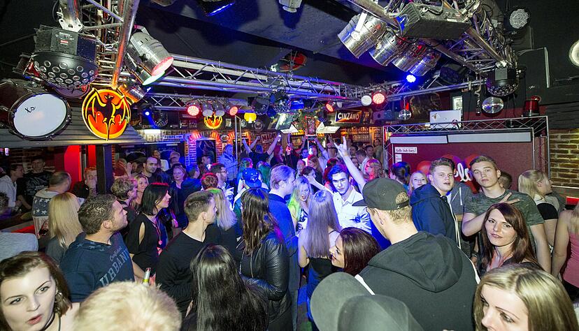 Die "Laube" auf der Viehweide in Heilbronn-Böckingen ist weithin als Partytempel bekannt. Geschäftsführer Matthias Kern hofft, dass dort bald wieder getanzt werden darf und mehr oder weniger normale Verhältnisse einkehren.
Foto: Archiv/Berger Die "Laube" auf der Viehweide in Heilbronn-Böckingen ist weithin als Partytempel bekannt. Geschäftsführer Matthias Kern hofft, dass dort bald wieder getanzt werden darf und mehr oder weniger normale Verhältnisse einkehren.
Foto: Archiv/Berger
