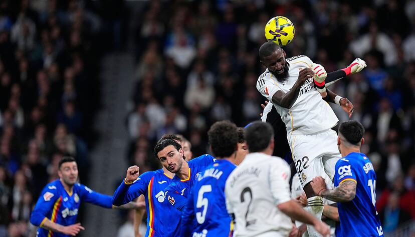 Kopfballstark: Real Madrids Antonio R&uuml;diger im Spiel gegen den FC Getafe.