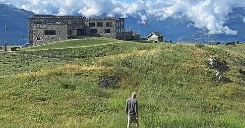 Das Hotel und Restaurant Chetzeron auf 2112 Metern &uuml;ber Crans-Montana war von 1964 bis 2004 eine Bergstation. Der Hotelier und Gastronom Sami Lamaa wollte das Geb&auml;ude und den Geist des Ortes erhalten, das ist ihm trefflich gelungen.