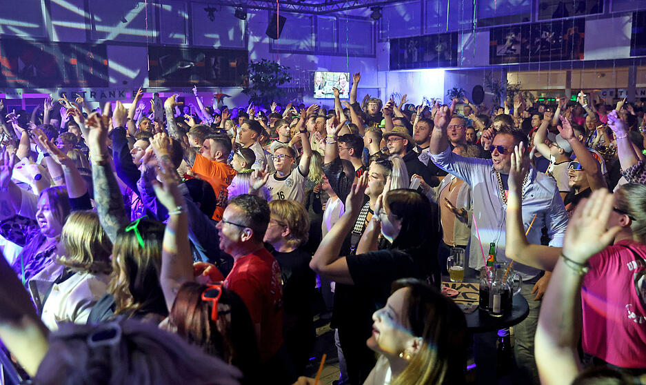 Volles Haus bei der Mallorca-Party am Küffner Hof in Langenbrettach. Volles Haus bei der Mallorca-Party am Küffner Hof in Langenbrettach.