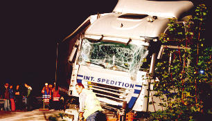 Unfallserie auf der A 6: Mehrere Stunden war die Autobahn nach schweren Kollisionen im Bereich Öhringen/Bretzfeld gesperrt. (Foto: Oliver Färber)