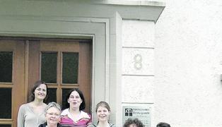 Rund um die Uhr Hilfe für Frauen in Not (v.l.): Katrin Just, Ute Rosch, Anita Niepagen, Tabea Hohnecker, Alexandra Gutmann, Helga Schuler und Esther Kenntner von der Mitternachtsmission. Hanna Katzmann fehlt auf dem Foto. Rund um die Uhr Hilfe für Frauen in Not (v.l.): Katrin Just, Ute Rosch, Anita Niepagen, Tabea Hohnecker, Alexandra Gutmann, Helga Schuler und Esther Kenntner von der Mitternachtsmission. Hanna Katzmann fehlt auf dem Foto.