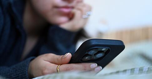 Eine App auf Rezept: Digitale Gesundheitsanwendungen können bei verschiedenen psychischen Krankheiten unterstützend eingesetzt werden. Eine App auf Rezept: Digitale Gesundheitsanwendungen können bei verschiedenen psychischen Krankheiten unterstützend eingesetzt werden.