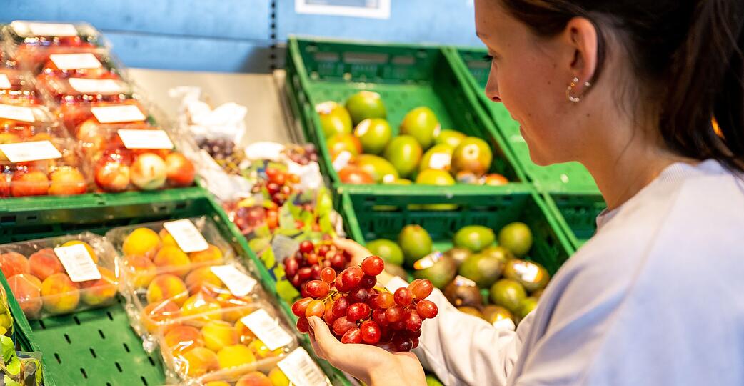 Naschen verboten: Grundsätzlich dürfen Waren im Supermarkt nicht vor dem Kauf gekostet werden. Naschen verboten: Grundsätzlich dürfen Waren im Supermarkt nicht vor dem Kauf gekostet werden.