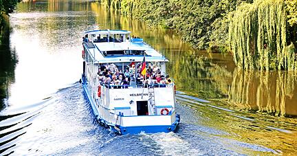 Ausflugsschiffe von Neckar-Käptn am Götzenturm in Heilbronn, Neckar-Fee und Neckar-Perle