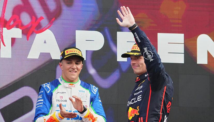 Bald Teamkollegen? Isack Hadjar und Max Verstappen auf dem Podest.