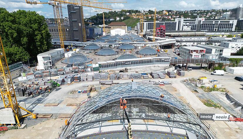 Ab Dezember 2026 sollen Z&uuml;ge des Fernverkehrs zum gr&ouml;&szlig;ten Teil im neuen Stuttgarter Tiefbahnhof enden. (Archivbild)
